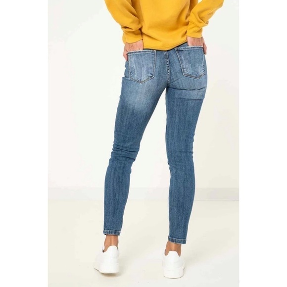 KanCan Women’s Mid Rise Jeans Distressed Ripped Medium Wash Sz 1/24 NWT. - Picture 3 of 10